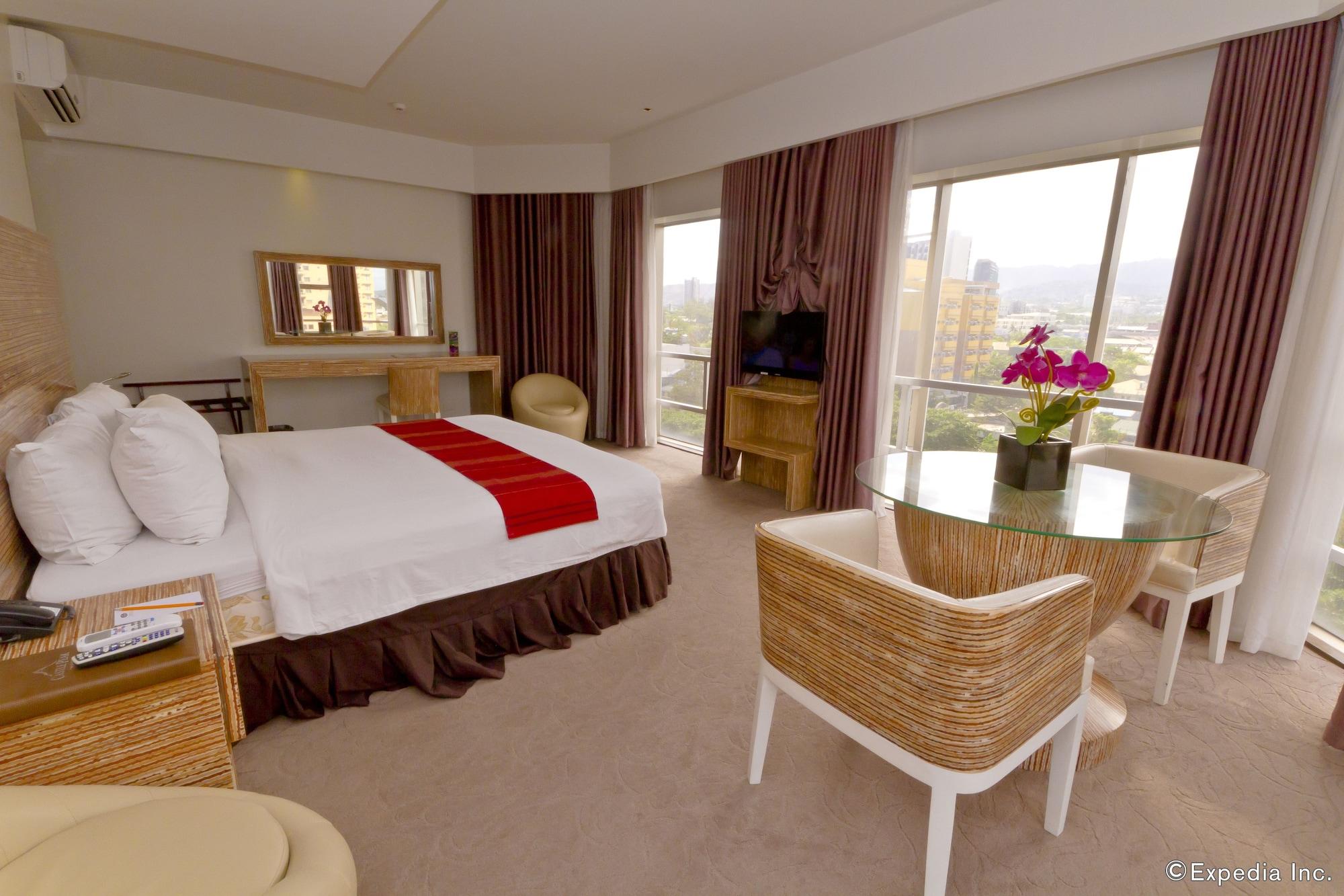 Castle Peak Hotel Cebu Екстериор снимка