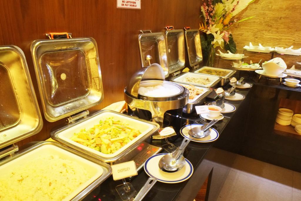 Castle Peak Hotel Cebu Екстериор снимка
