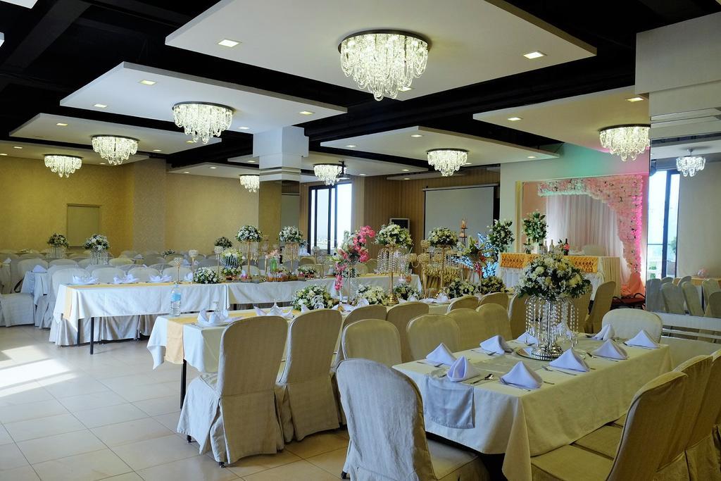 Castle Peak Hotel Cebu Екстериор снимка